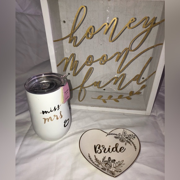 Bride Trinket Tray, Honeymoon Fund & Mrs Cups - Picture 2 of 4